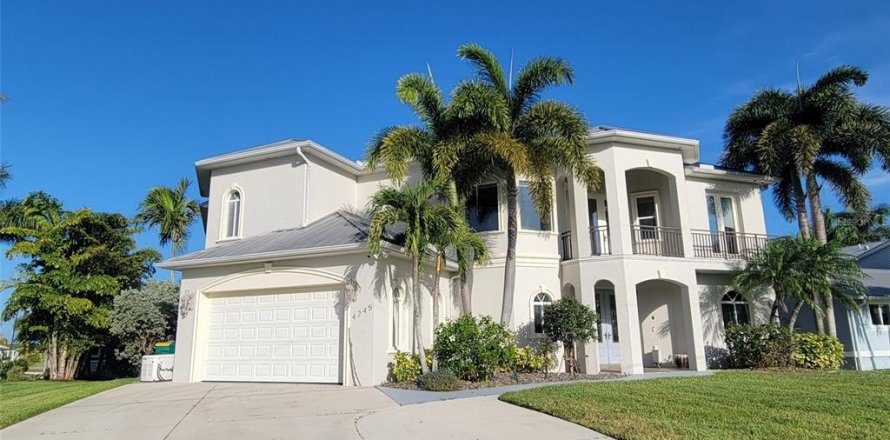 Villa ou maison à Port Charlotte, Floride 6 chambres, 443.79 m2 № 2413692