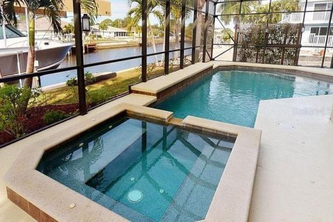 Villa ou maison à vendre à Port Charlotte, Floride: 6 chambres, 443.79 m2 № 2413692 - photo 28