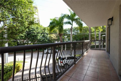 Condo in Miami, Florida, 1 bedroom № 1994165 - photo 18