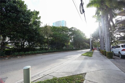 Condo in Miami, Florida, 1 bedroom № 1994165 - photo 4