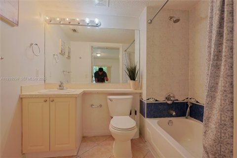 Condo in Miami, Florida, 1 bedroom № 1994165 - photo 17