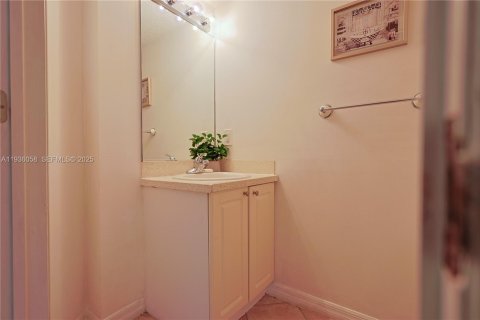 Condo in Miami, Florida, 1 bedroom № 1994165 - photo 25