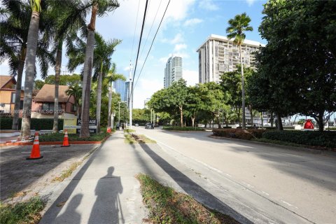 Condo in Miami, Florida, 1 bedroom № 1994165 - photo 2
