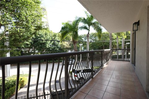 Condo in Miami, Florida, 1 bedroom № 1994165 - photo 8