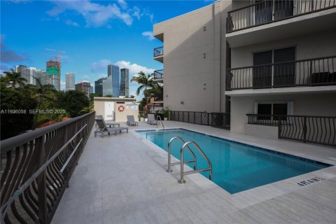 Condo in Miami, Florida, 1 bedroom № 1994165 - photo 9