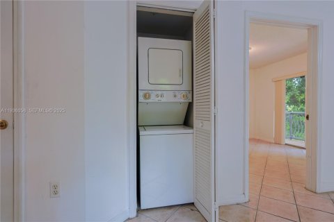 Condo in Miami, Florida, 1 bedroom № 1994165 - photo 16