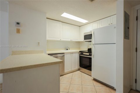 Condo in Miami, Florida, 1 bedroom № 1994165 - photo 13