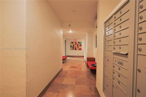 Condo in Miami, Florida, 1 bedroom № 1994165 - photo 6