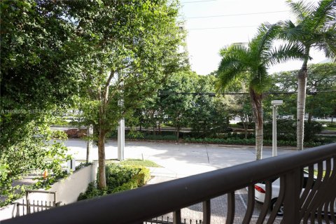 Condo in Miami, Florida, 1 bedroom № 1994165 - photo 11