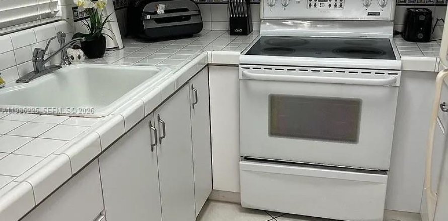 Кондоминиум с 2 спальнями в Хайалиа, Флорида № 2048330