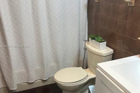 Купить кондоминиум в Хайалиа, Флорида 2 спальни, 70.61м2, № 2048330 - фото 4