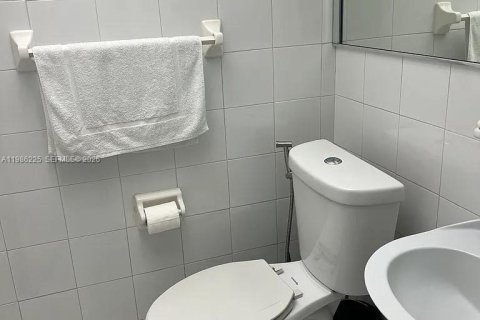 Купить кондоминиум в Хайалиа, Флорида 2 спальни, 70.61м2, № 2048330 - фото 7