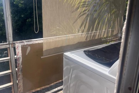 Condominio en venta en Hialeah, Florida, 2 dormitorios, 70.61 m2 № 2048330 - foto 10