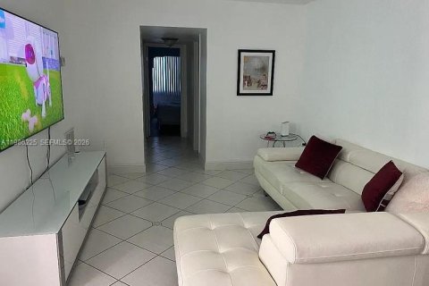 Купить кондоминиум в Хайалиа, Флорида 2 спальни, 70.61м2, № 2048330 - фото 3