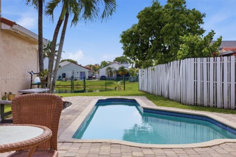 Villa ou maison à vendre à Pembroke Pines, Floride: 4 chambres, 166.11 m2 № 2084818 - photo 21