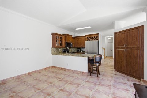 Villa ou maison à vendre à Pembroke Pines, Floride: 4 chambres, 166.11 m2 № 2084818 - photo 12