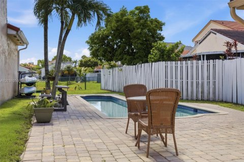 Villa ou maison à vendre à Pembroke Pines, Floride: 4 chambres, 166.11 m2 № 2084818 - photo 19
