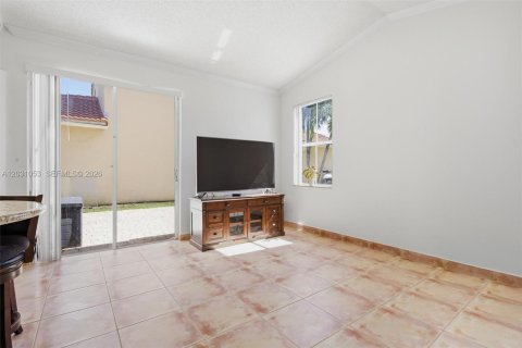 Villa ou maison à vendre à Pembroke Pines, Floride: 4 chambres, 166.11 m2 № 2084818 - photo 15