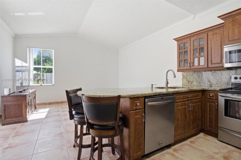 Villa ou maison à vendre à Pembroke Pines, Floride: 4 chambres, 166.11 m2 № 2084818 - photo 18