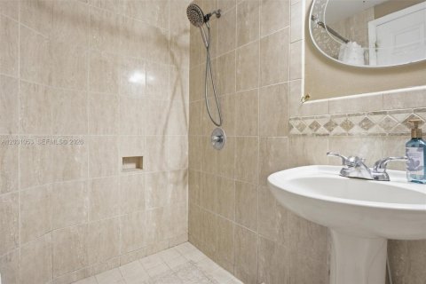 Villa ou maison à vendre à Pembroke Pines, Floride: 4 chambres, 166.11 m2 № 2084818 - photo 29