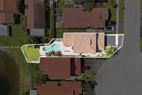 Villa ou maison à vendre à Pembroke Pines, Floride: 4 chambres, 166.11 m2 № 2084818 - photo 3