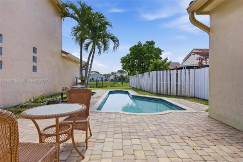 Villa ou maison à vendre à Pembroke Pines, Floride: 4 chambres, 166.11 m2 № 2084818 - photo 20