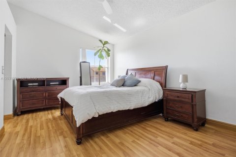 Villa ou maison à vendre à Pembroke Pines, Floride: 4 chambres, 166.11 m2 № 2084818 - photo 30