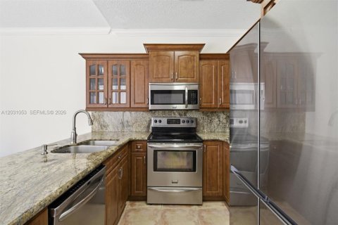 Villa ou maison à vendre à Pembroke Pines, Floride: 4 chambres, 166.11 m2 № 2084818 - photo 17