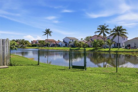 Villa ou maison à vendre à Pembroke Pines, Floride: 4 chambres, 166.11 m2 № 2084818 - photo 22