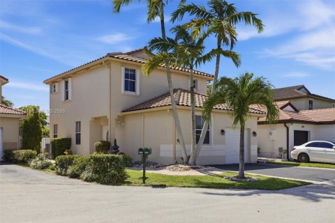 Villa ou maison à Pembroke Pines, Floride 4 chambres, 166.11 m2 № 2084818