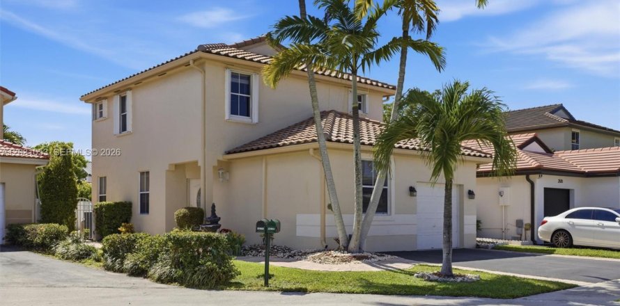 Villa ou maison à Pembroke Pines, Floride 4 chambres, 166.11 m2 № 2084818