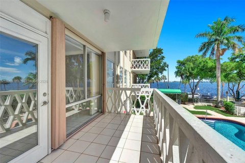 Condominio en alquiler en Miami, Florida, 1 dormitorio, 69.68 m2 № 2076140 - foto 3