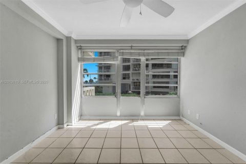 Condominio en alquiler en Miami, Florida, 1 dormitorio, 69.68 m2 № 2076140 - foto 25