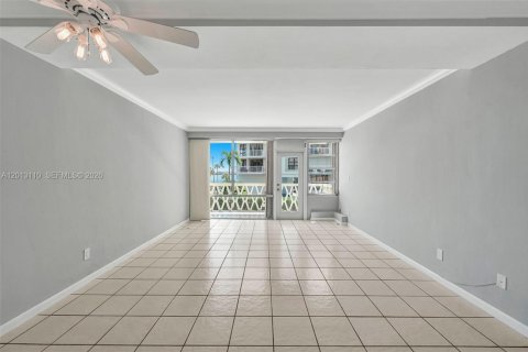Condominio en alquiler en Miami, Florida, 1 dormitorio, 69.68 m2 № 2076140 - foto 9