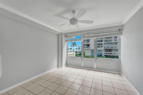 Condominio en alquiler en Miami, Florida, 1 dormitorio, 69.68 m2 № 2076140 - foto 20