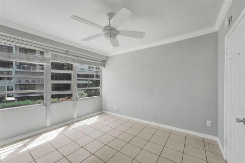 Condominio en alquiler en Miami, Florida, 1 dormitorio, 69.68 m2 № 2076140 - foto 24