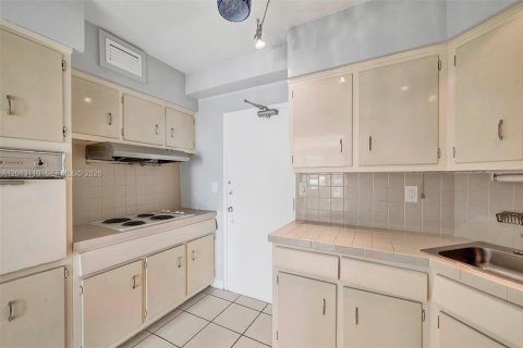 Condominio en alquiler en Miami, Florida, 1 dormitorio, 69.68 m2 № 2076140 - foto 15