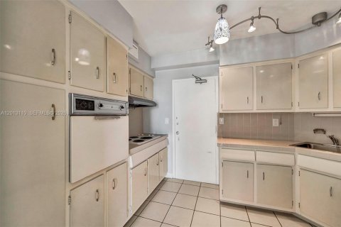 Condominio en alquiler en Miami, Florida, 1 dormitorio, 69.68 m2 № 2076140 - foto 10