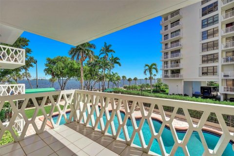 Condominio en Miami, Florida, 1 dormitorio  № 2076140