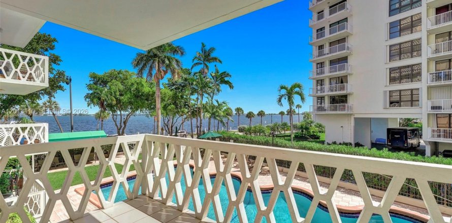 Condominio en Miami, Florida, 1 dormitorio  № 2076140
