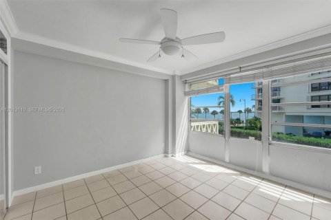 Condominio en alquiler en Miami, Florida, 1 dormitorio, 69.68 m2 № 2076140 - foto 21