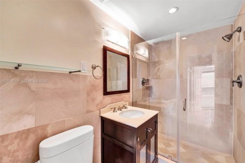 Condominio en alquiler en Miami, Florida, 1 dormitorio, 69.68 m2 № 2076140 - foto 19