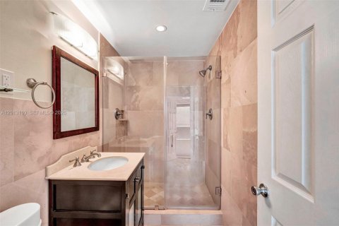 Condominio en alquiler en Miami, Florida, 1 dormitorio, 69.68 m2 № 2076140 - foto 16