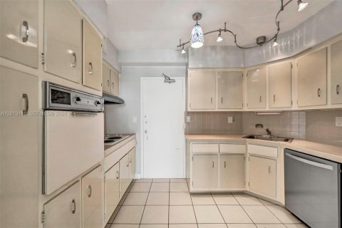 Condominio en alquiler en Miami, Florida, 1 dormitorio, 69.68 m2 № 2076140 - foto 11