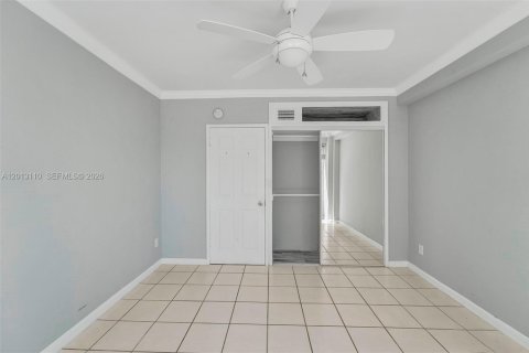 Condominio en alquiler en Miami, Florida, 1 dormitorio, 69.68 m2 № 2076140 - foto 30