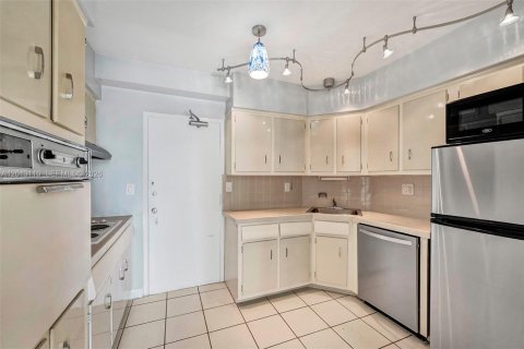 Condominio en alquiler en Miami, Florida, 1 dormitorio, 69.68 m2 № 2076140 - foto 14