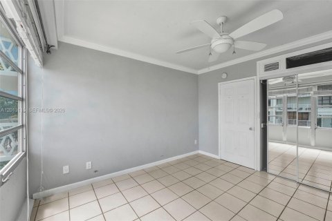 Condominio en alquiler en Miami, Florida, 1 dormitorio, 69.68 m2 № 2076140 - foto 23