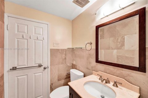Condominio en alquiler en Miami, Florida, 1 dormitorio, 69.68 m2 № 2076140 - foto 17