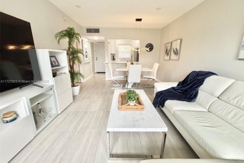 Condo in Lauderdale Lakes, Florida, 1 bedroom  № 1703290 - photo 18