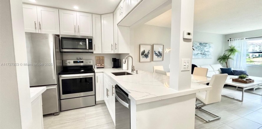 Condo in Lauderdale Lakes, Florida, 1 bedroom  № 1703290